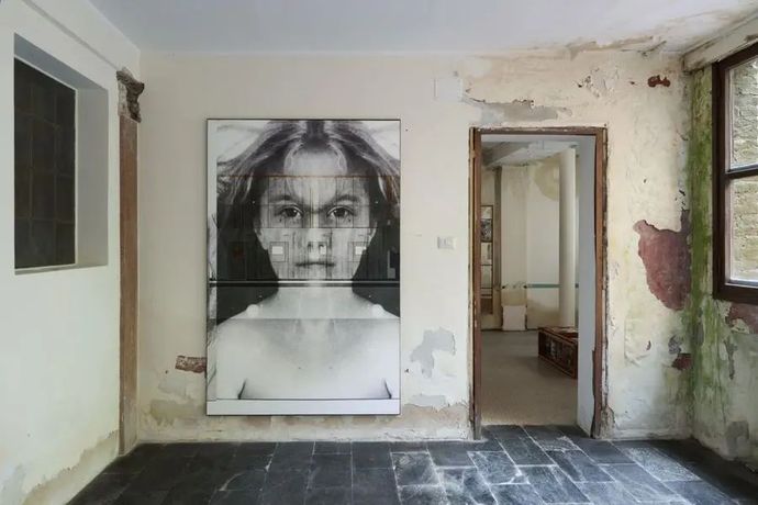 Tolia Astakhishvili《To Love And Devour》：空间与情感的对话