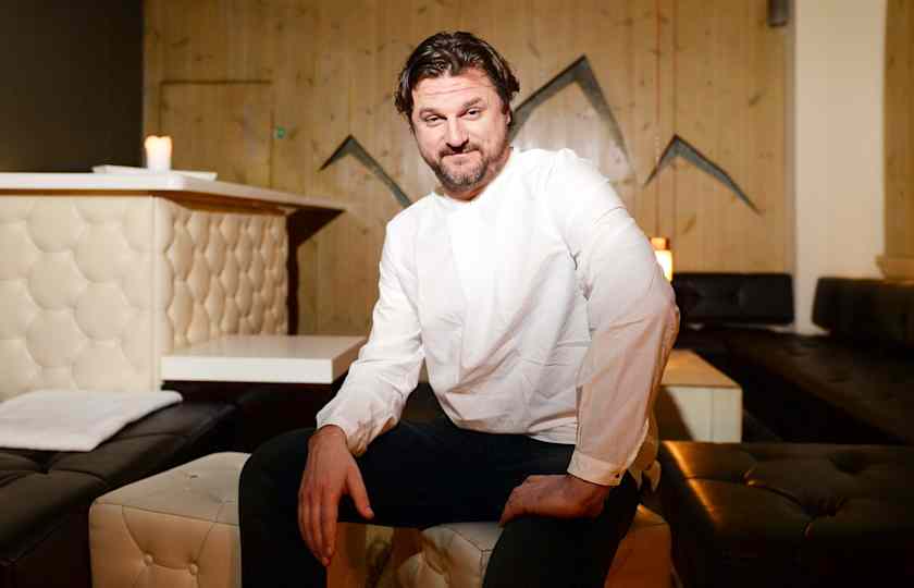Solomun 2025 法国演唱会《Solomun Tour》Orange站来了：电音大神空降橙色古剧场，氛围感爆棚！