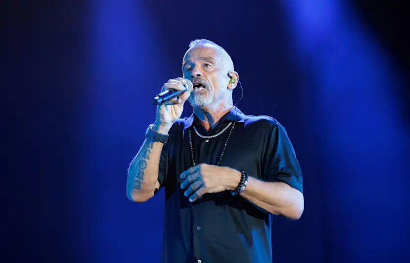 Eros Ramazzotti 2026年演唱会《Eros Ramazzotti Tour》马德里、巴塞罗那站来了：意大利情歌王子空降西班牙，浪漫现场不容错过！