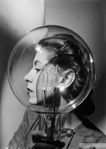Lee Miller 《Lee Miller》：从超现实主义到战地报道的完整肖像